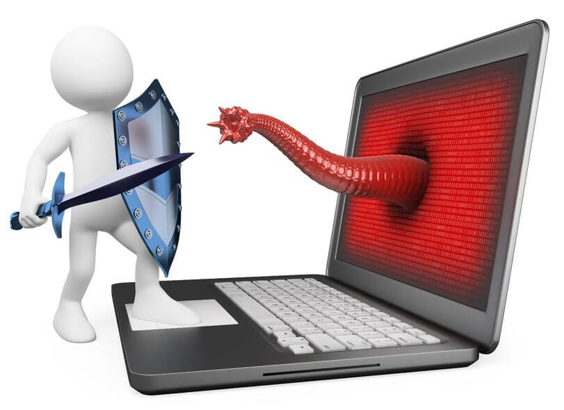 Figur mit Schwert und Schild verteidigt sich gegen Malware-Angriff aus einem Notebook